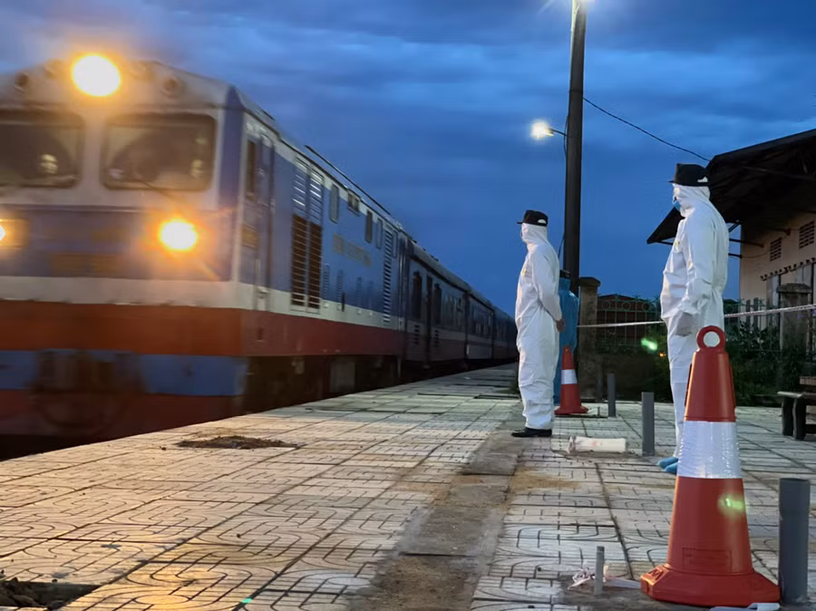 Chuyến tàu SE14 chuyển bánh từ ga Sài Gòn về đến Hà Tĩnh vào ngày 26/7. Trên tàu SE 14 có 814 hành khách đều là người Hà Tĩnh lao động và sinh sống tại các tỉnh phía Nam và TP Hồ Chí Minh.