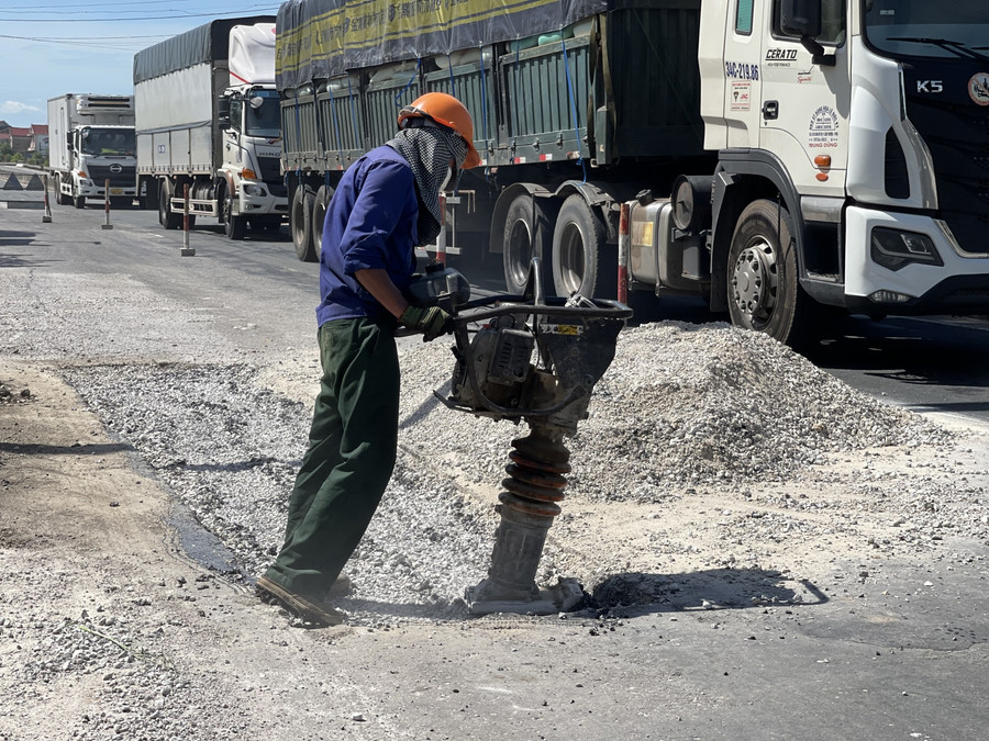 Hà Tĩnh: Khắc phục các "sống trâu" trên tuyến QL1A sau khi Báo GD&TĐ phản ánh