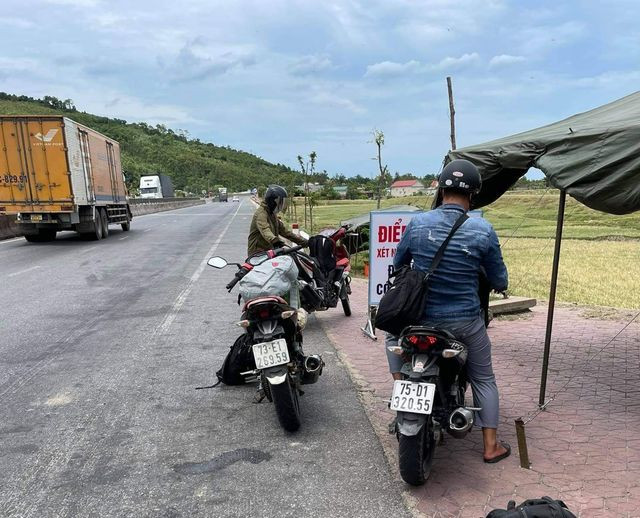 Ngành y tế Hà Tĩnh khuyến cáo người dân không nên tự phát trở về địa phương bằng phương tiện cá nhân.