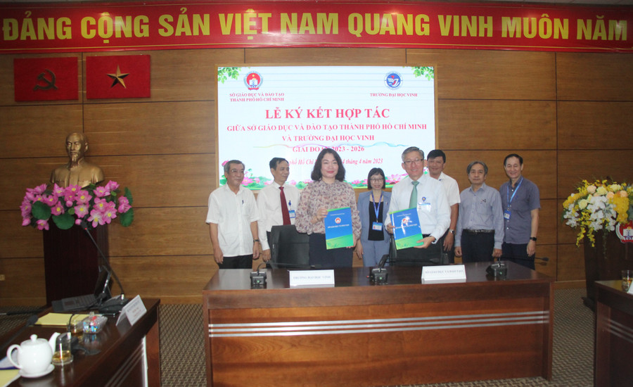 Sở GD&ĐT TPHCM và Trường Đại học Vinh ký kết hợp tác.