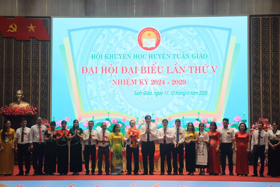 Ban Chấp hành Hội Khuyến học huyện Tuần Giáo nhiệm kỳ 2024 – 2029 ra mắt đại hội. 
