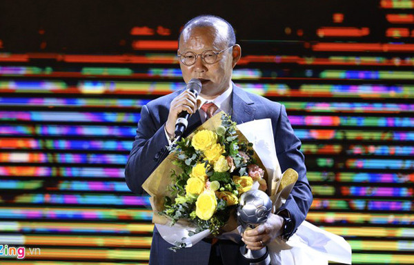 HLV Park Hang Seo giành chiến thắng ở hạng mục giải HLV nam của năm tại AFF Awards 2019.