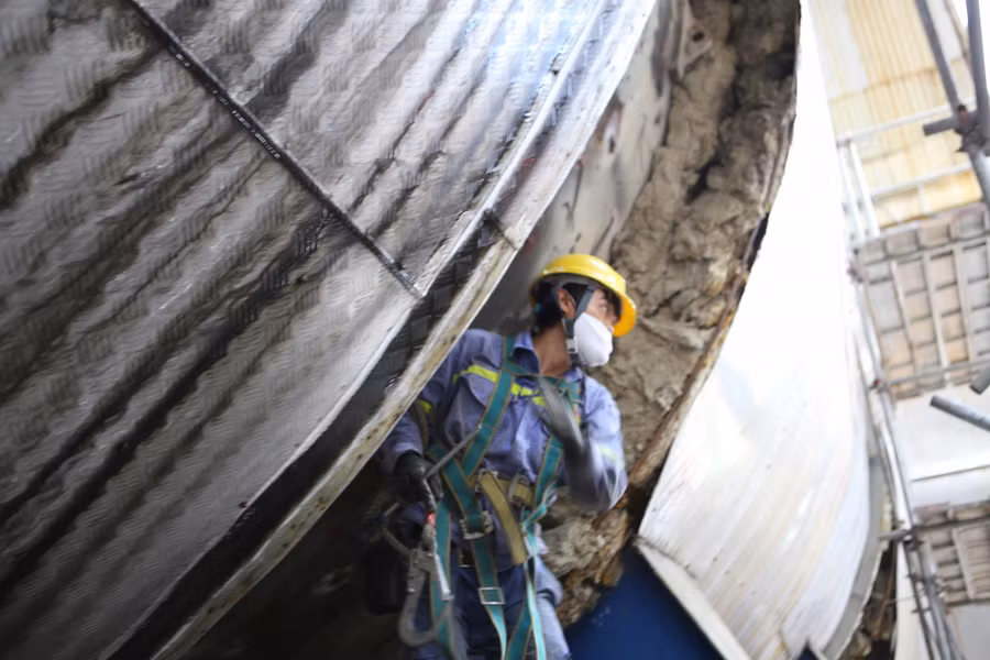 Trong suốt thời gian thực hiện đại tu, Nhà máy Nhiệt điện Vũng Áng cùng với các nhà thầu tập trung mọi nguồn lực để tổ chức thực hiện, giám sát chặt chẽ quá trình thi công, đảm bảo chất lượng, tiến độ cũng như an toàn cho con người và thiết bị.