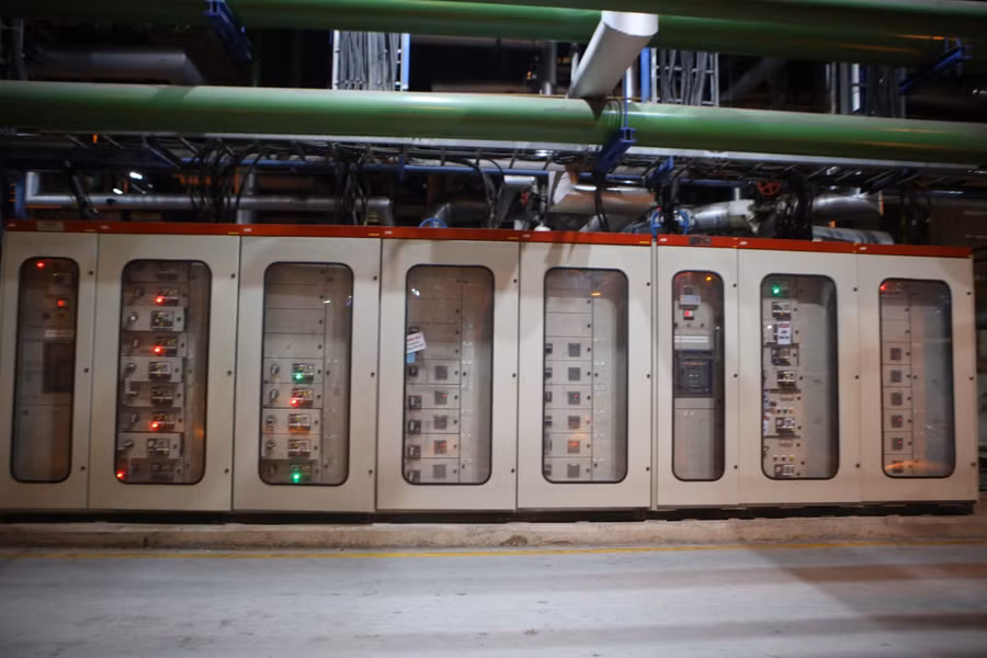 Khu vực tủ điện dùng để cấp nguồn cho các thiết bị tại Tổ máy số 2