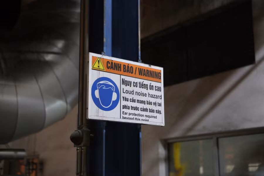 Đến thời điểm hiện nay, công tác đảm bảo an toàn lao động trong quá trình đại tu được kiểm soát 100%. Sau gần 60 ngày, phía đơn vi chưa ghi nhận các sự cố bất thường về con người và máy móc ảnh hưởng đến tiến độ đại tu.