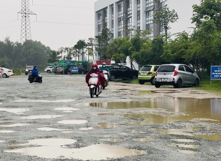 Hàng trăm "chiếc bẫy" giao thông trên đường