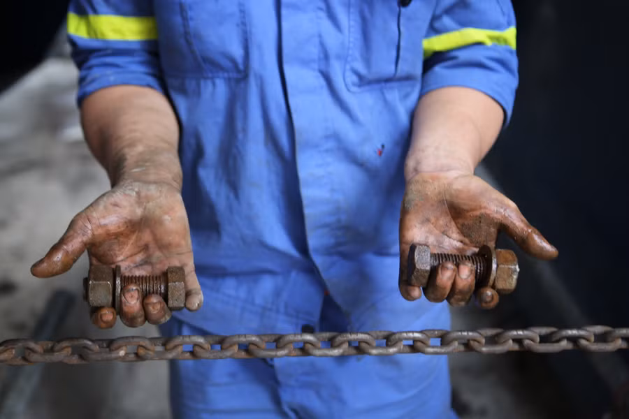 Với mục tiêu đẩy nhanh tiến độ, các nhà thầu đang tập trung cao độ triển khai công việc, phấn đấu hoàn thành 100% khối lượng công việc. Phía nhà thầu và cán bộ kỹ thuật nhà máy đã làm việc 24/24 đẩy nhanh tiến độ đại tu.