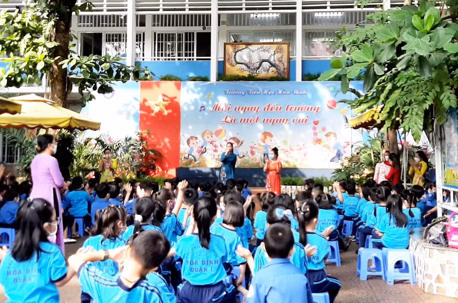 Trường Tiểu học Hoà Bình tổ chức các hoạt động giáo dục truyền thống cho học sinh.