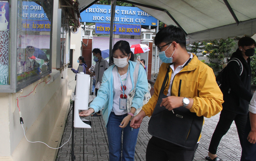 Tại mỗi điểm thi công tác phòng chống dịch Covid-19 được thực hiện nghiêm túc. Tại mỗi điểm thi công tác phòng chống dịch Covid-19 được thực hiện nghiêm túc.