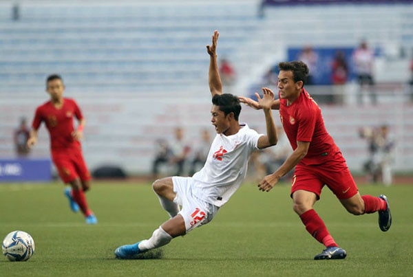 U22 Myanmar (trắng) đã chơi rất nỗ lực nhưng vẫn phải chấp nhận thua cuộc