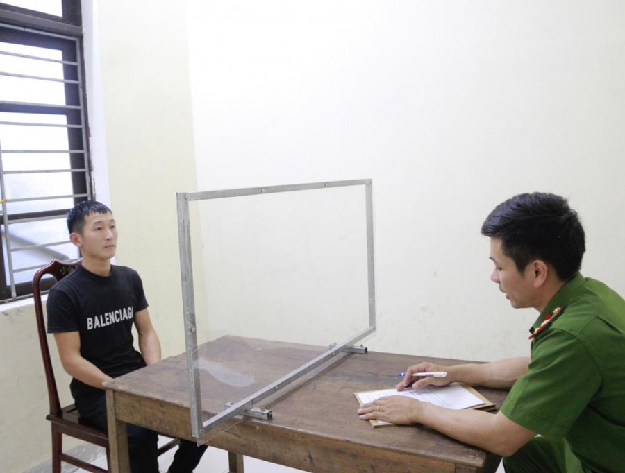 Nguyễn Trọng Phú và Nguyễn Đình Trung tại cơ quan điều tra. Ảnh: CA Hà Tĩnh. Nguyễn Trọng Phú và Nguyễn Đình Trung tại cơ quan điều tra. Ảnh: CA Hà Tĩnh.