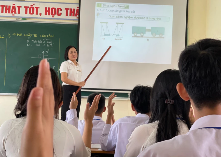 Tổ chức sinh hoạt chuyên môn lớp 10 nhằm gỡ khó cho GV triển khai Chương trình GDPT 2018.