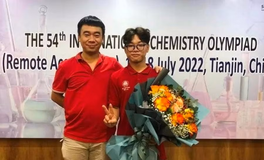 Thầy giáo Đinh Đình Hảo - Chủ nhiệm Đội tuyển Hóa trường THPT Chuyên Hà Tĩnh.