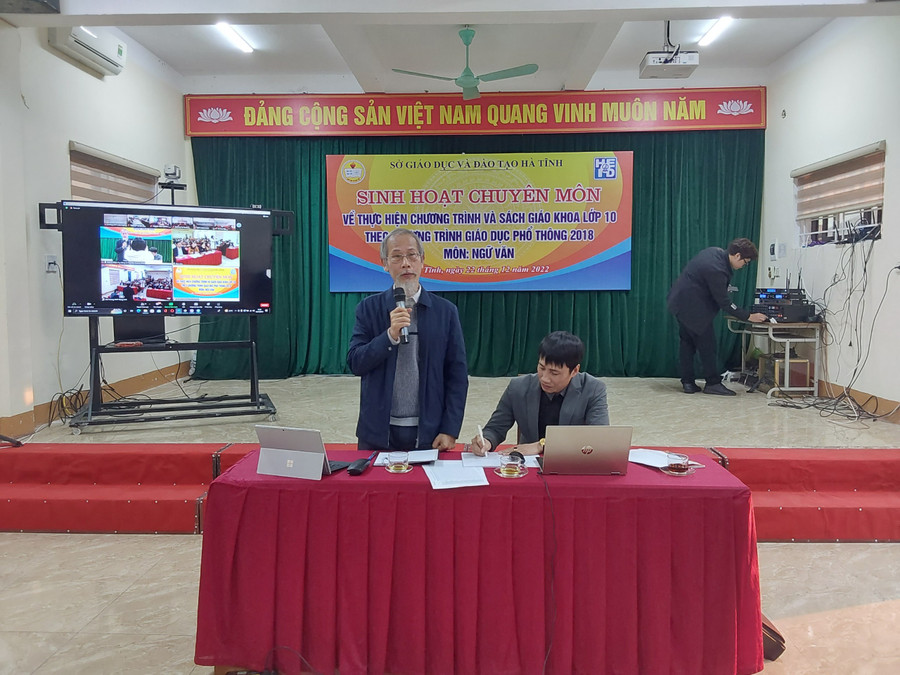 Sau các tiết dạy, các chuyên gia đã lắng nghe và chia sẻ những khó khăn, vướng mắc của GV trong triển khai Chương trình GDPT 2018.