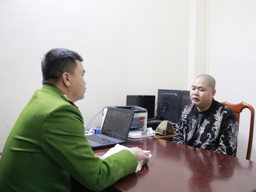 Đối tượng Bùi Văn Tiến tại cơ quan công an (Ảnh: CA Hà Tĩnh).