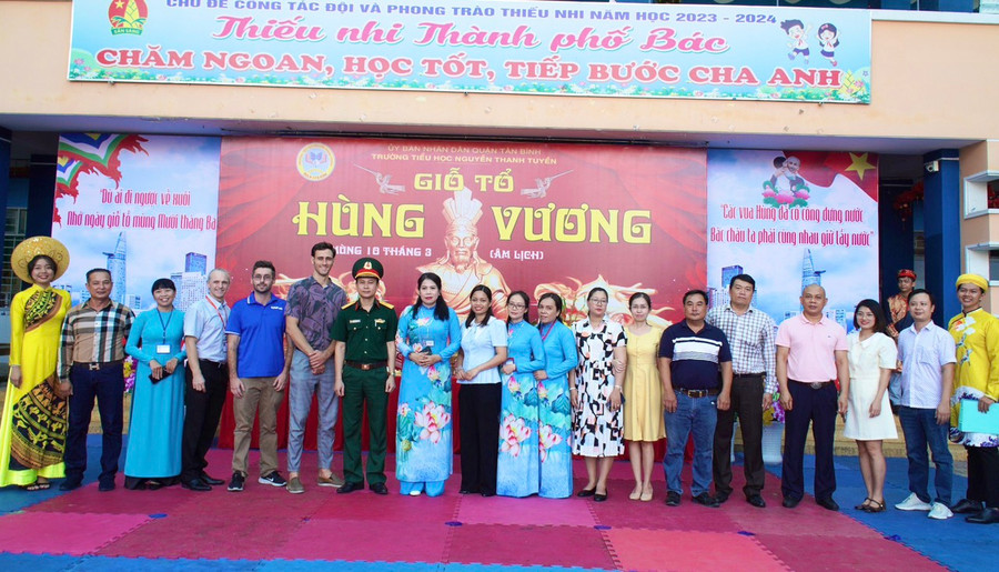 Lễ giỗ Tổ Hùng vương của Trường tiểu học Nguyễn Thanh Tuyền tổ chức có sự tham gia của đại diện quận đoàn Tân Bình, chính quyền địa phương và đơn vị kết nghĩa. Lễ giỗ Tổ Hùng vương của Trường tiểu học Nguyễn Thanh Tuyền tổ chức có sự tham gia của đại diện quận đoàn Tân Bình, chính quyền địa phương và đơn vị kết nghĩa.