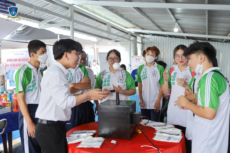 Ngày hội STEM với chủ đề “Đam mê – Sáng tạo - Ứng dụng.