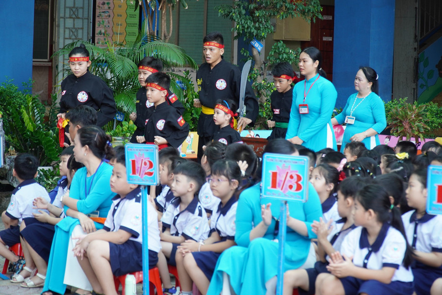 Học sinh Trường tiểu học Nguyễn Thanh Tuyền hào hứng với các hoạt động do nhà trường tổ chức. Học sinh Trường tiểu học Nguyễn Thanh Tuyền hào hứng với các hoạt động do nhà trường tổ chức.