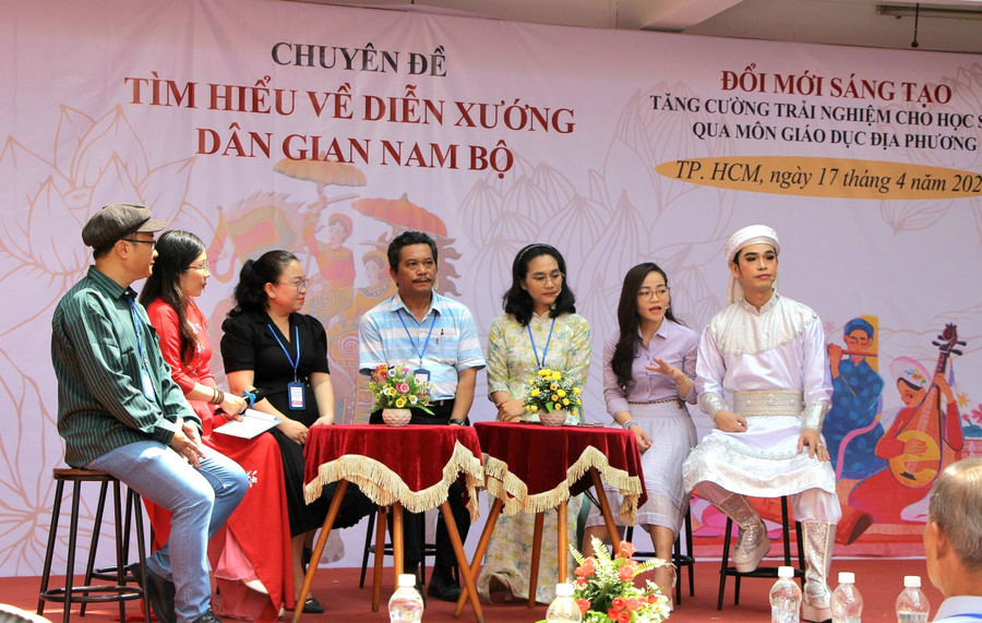 Các đại biểu chia sẻ tại buổi tọa đàm. Các đại biểu chia sẻ tại buổi tọa đàm.