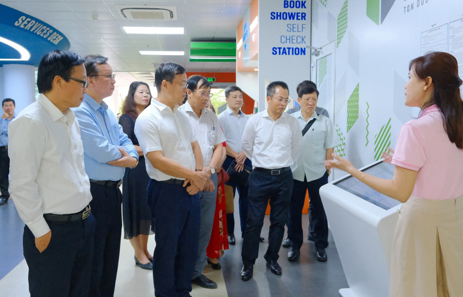 Các đại biểu tham quan tại Trường ĐH Tôn Đức Thắng. Các đại biểu tham quan tại Trường ĐH Tôn Đức Thắng.
