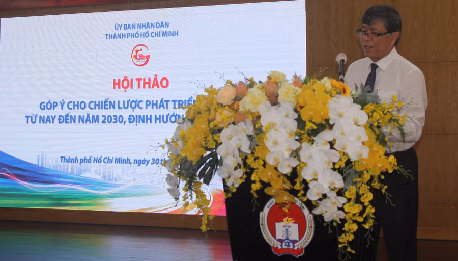 Ông Nguyễn Văn Hiếu phát biểu tại hội thảo.