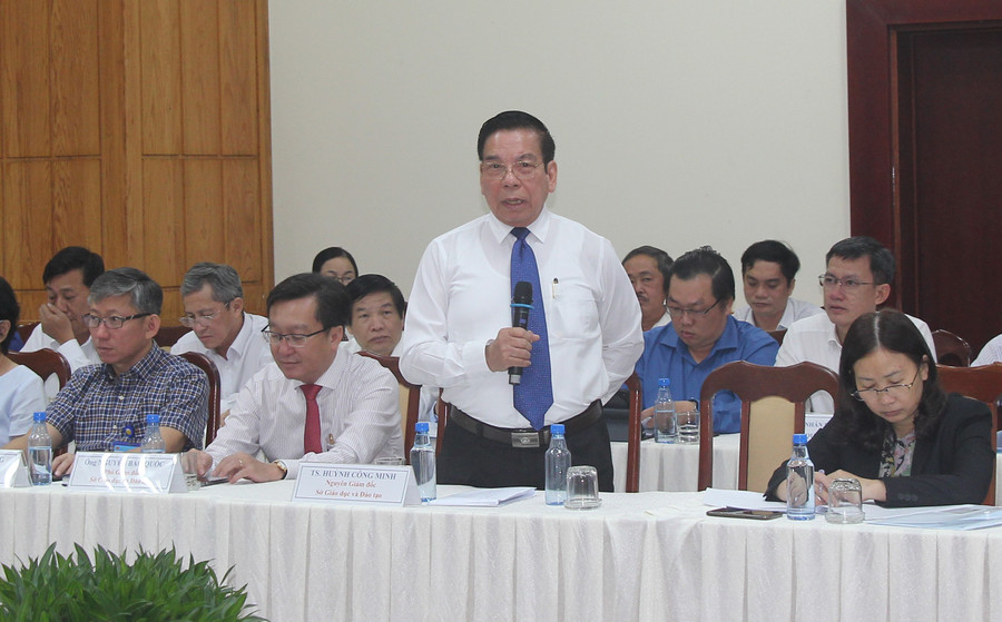 Ông Huỳnh Công Minh, nguyên Giám đốc Sở GD&ĐT TPHCM phát biểu ý kiến tại hội thảo. Ông Huỳnh Công Minh, nguyên Giám đốc Sở GD&ĐT TPHCM phát biểu ý kiến tại hội thảo.