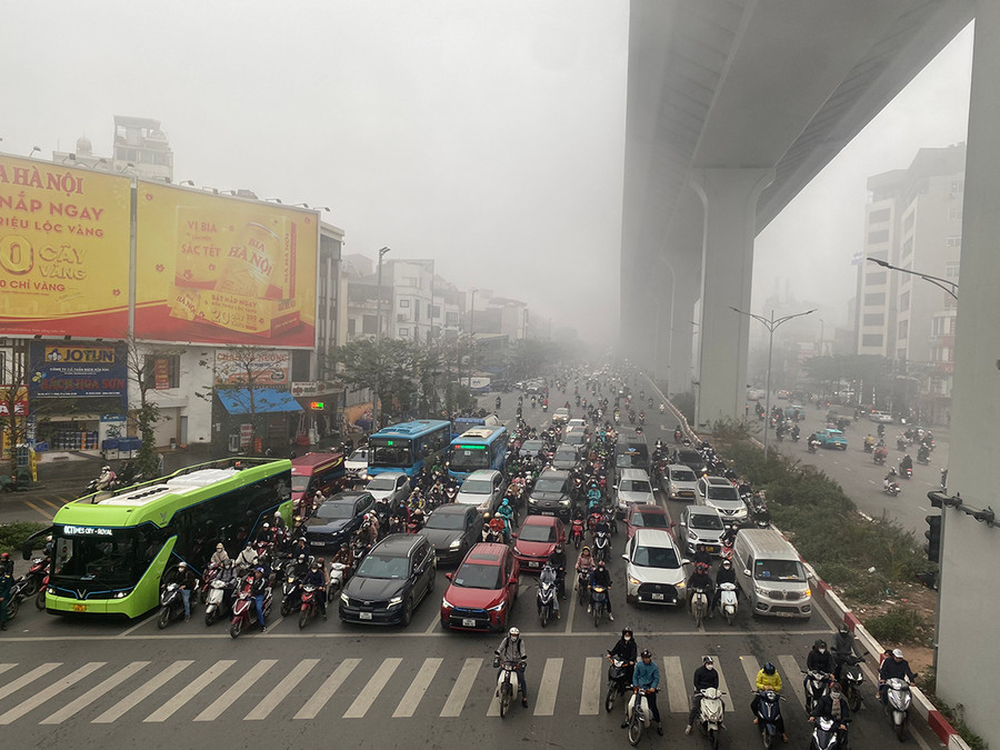 Thời tiết xấu dẫn đến nhiều hoạt động giao thông bị ảnh hưởng. Thời tiết xấu dẫn đến nhiều hoạt động giao thông bị ảnh hưởng.