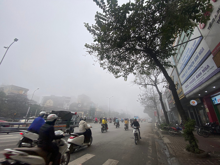 Theo chuyên gia khí tượng, hiện tượng sương mù là đặc trưng của Hà Nội và các tỉnh miền Bắc trong mùa đông. Sương mù có thể gây tích tụ bụi, các chất độc hại, gia tăng hiện tượng ô nhiễm không khí.