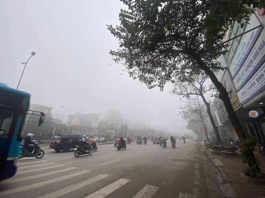 Hà Nội xuất hiện sương mù dày đặc bất thường ảnh 2