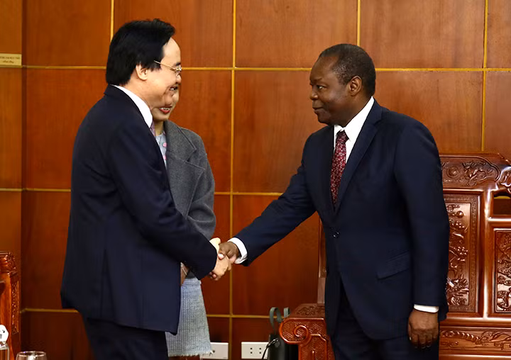 Việt Nam sẵn sàng chia sẻ kinh nghiệm đổi mới giáo dục với Angola