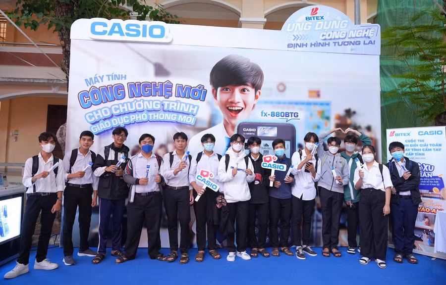 Học sinh Vĩnh Long hào hứng tại chương trình.