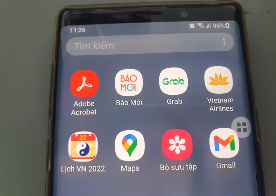 Đến 11 giờ 30 phút ngày 24/10, nhiều thuê bao cột sóng vẫn đầy nhưng không gọi, nghe được.