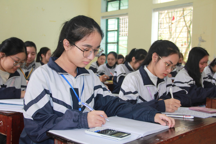 Hà Tĩnh đặt mục tiêu 90% trường THPT đạt chuẩn quốc gia năm 2030. Hà Tĩnh đặt mục tiêu 90% trường THPT đạt chuẩn quốc gia năm 2030.