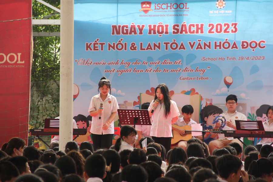Một số tiết mục văn nghệ của cô và trò trường iSchool Hà Tĩnh. Một số tiết mục văn nghệ của cô và trò trường iSchool Hà Tĩnh.