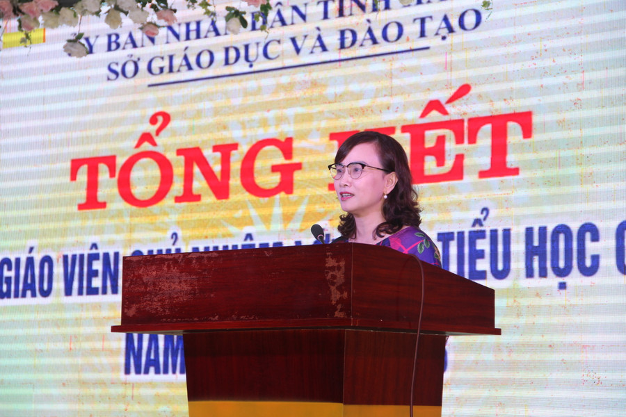 Bà Đặng Thị Quỳnh Diệp - Giám đốc Sở GD&ĐT phát biểu Tổng kết hội thi giáo viên chủ nhiệm lớp giỏi tiểu học năm 2022-2023. Bà Đặng Thị Quỳnh Diệp - Giám đốc Sở GD&ĐT phát biểu Tổng kết hội thi giáo viên chủ nhiệm lớp giỏi tiểu học năm 2022-2023.