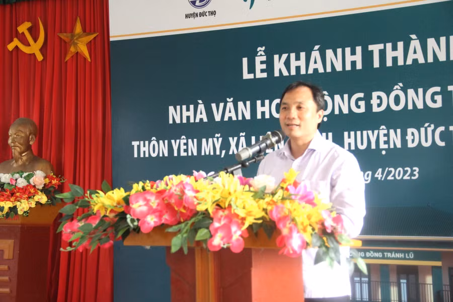 Ông Hoàng Trung Dũng - Bí thư Tỉnh ủy Hà Tĩnh, phát biểu tại Lễ khánh thành công trình thôn Yên Mỹ, xã Liên Minh, huyện Đức Thọ.