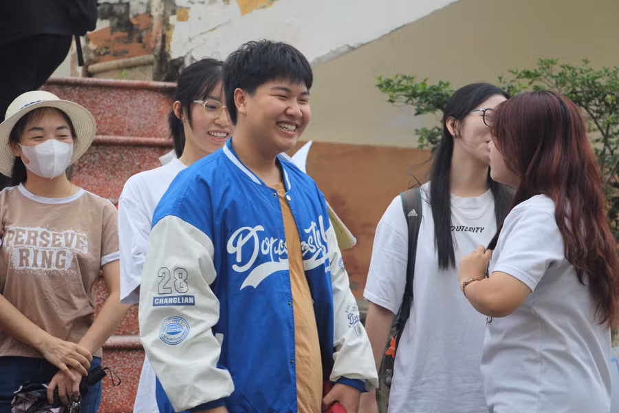 Nhiều thí sinh hài lòng với kết quả làm bài thi.