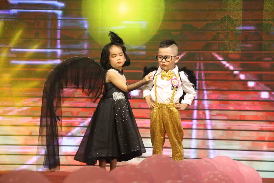 Bất ngờ màn trình diễn thời trang của các "siêu mẫu" nhí trường Mầm non ảnh 18