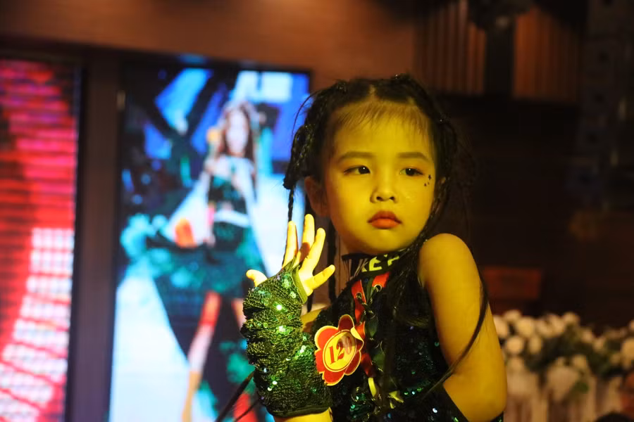 Bất ngờ màn trình diễn thời trang của các "siêu mẫu" nhí trường Mầm non ảnh 20