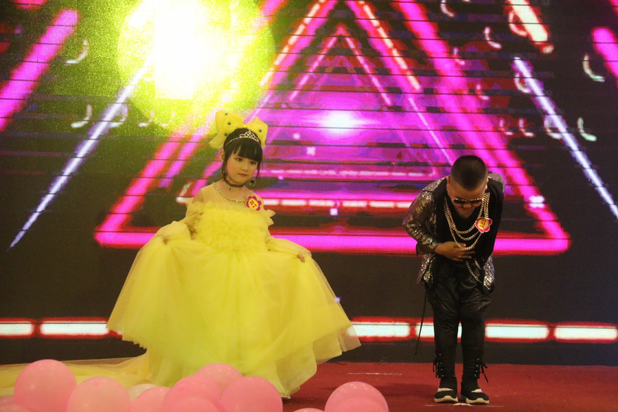 Sau hơn 3 ngày tổ chức tại các nhóm lớp, BTC đã chọn ra 135 em lọt vào đêm chung kết được diễn ra vào tối 11/4.