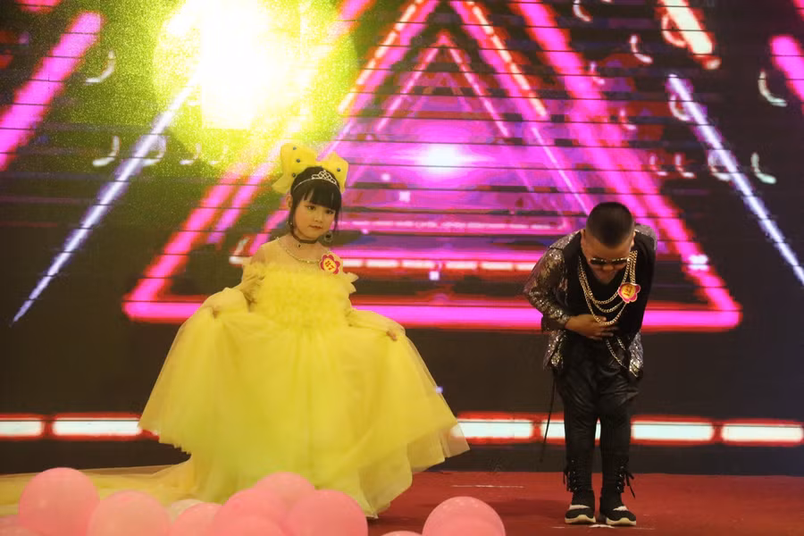 Sau hơn 3 ngày tổ chức tại các nhóm lớp, BTC đã chọn ra 135 em lọt vào đêm chung kết được diễn ra vào tối 11/4.