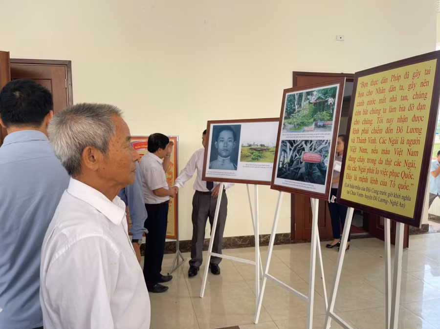 Triển lãm ảnh, tư liệu về Đội cung và dòng họ Trần Công tại hội thảo.