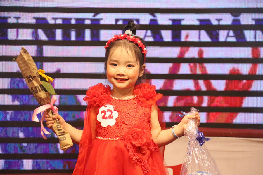 Ngoài ra BTC còn trao nhiều giải phụ các bé tham gia như: Giải nụ cười đẹp nhất...