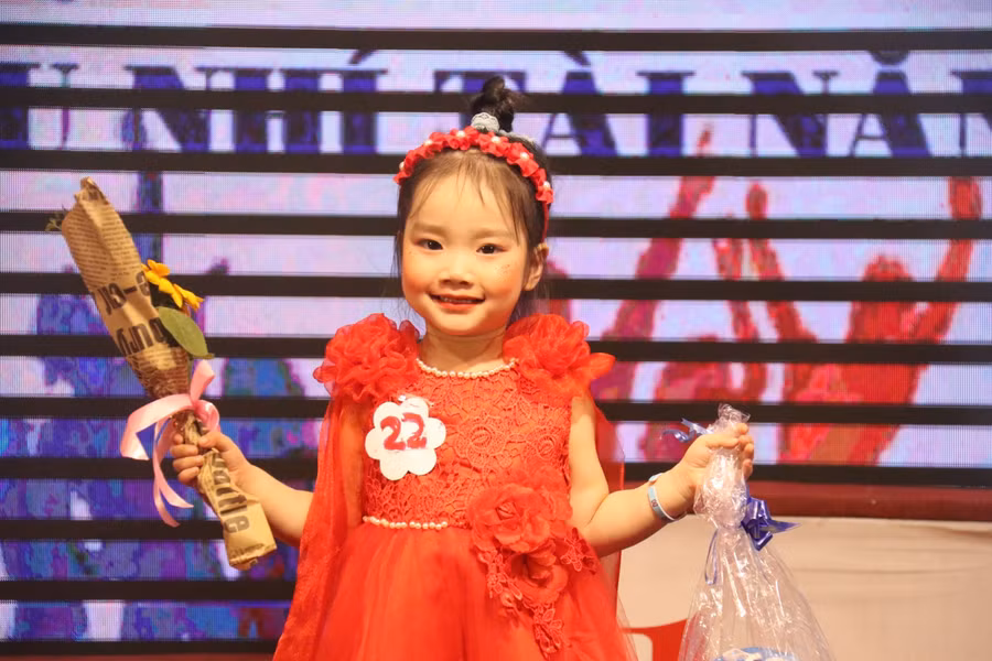 Ngoài ra BTC còn trao nhiều giải phụ các bé tham gia như: Giải nụ cười đẹp nhất...