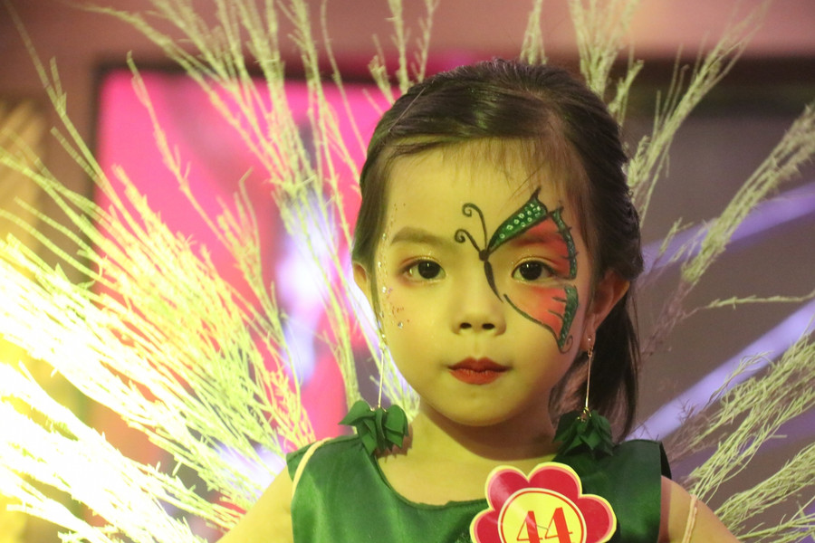 Nhiều bé được bố mẹ hóa tramg vô cùng ấn tượng.