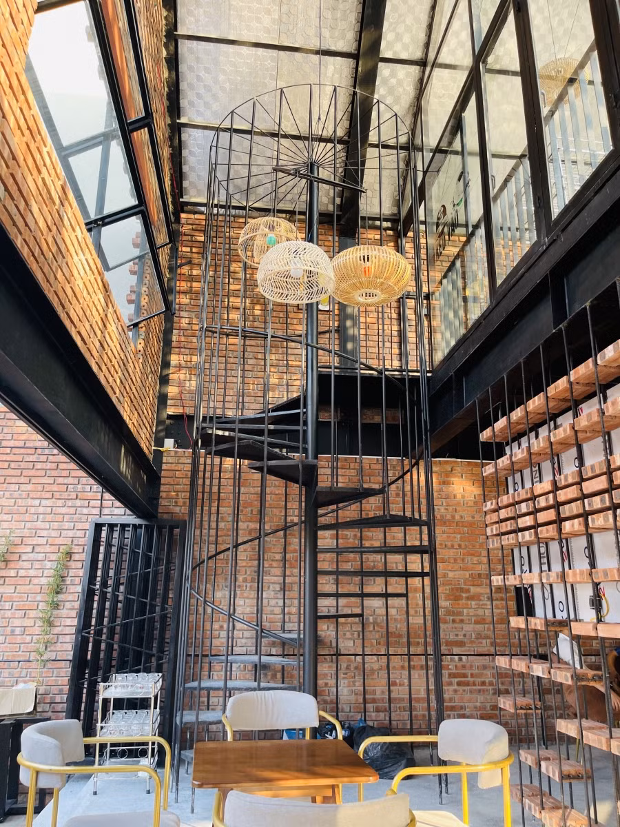 Hà Tĩnh: Khám phá quán cà phê bằng gạch "độc" nhất giữa lòng thành phố ảnh 4