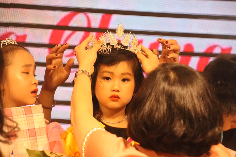 Bé Nguyễn Ngọc Quỳnh Anh nhận giải Xuất sắc.