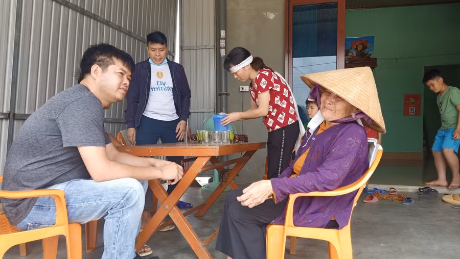 Người thân, bà con lối xóm đều thương xót cho hoàn cảnh của gia đình anh Trì và chị Châu