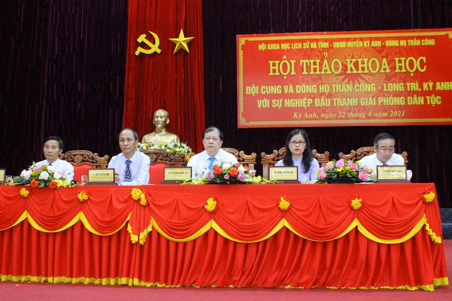 Ban chủ trì Hội thảo.