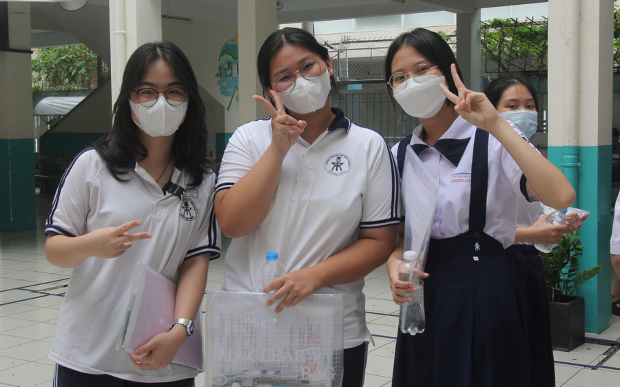 Học sinh TPHCM thi tuyển sinh lớp 10 năm 2023. Học sinh TPHCM thi tuyển sinh lớp 10 năm 2023.